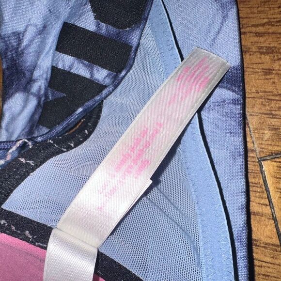 Victoria’s Secret sporty cool & comfy tie dye sports 34C bra - Picture 3 of 3